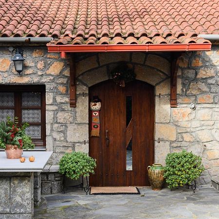 Guesthouse Karahalios โปลีดรอสโซส ภายนอก รูปภาพ