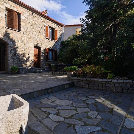 Guesthouse Karahalios โปลีดรอสโซส ภายนอก รูปภาพ