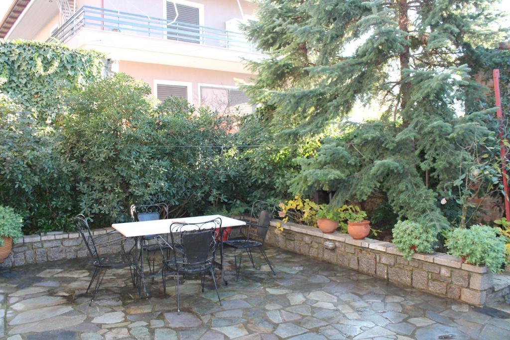 Guesthouse Karahalios โปลีดรอสโซส ภายนอก รูปภาพ