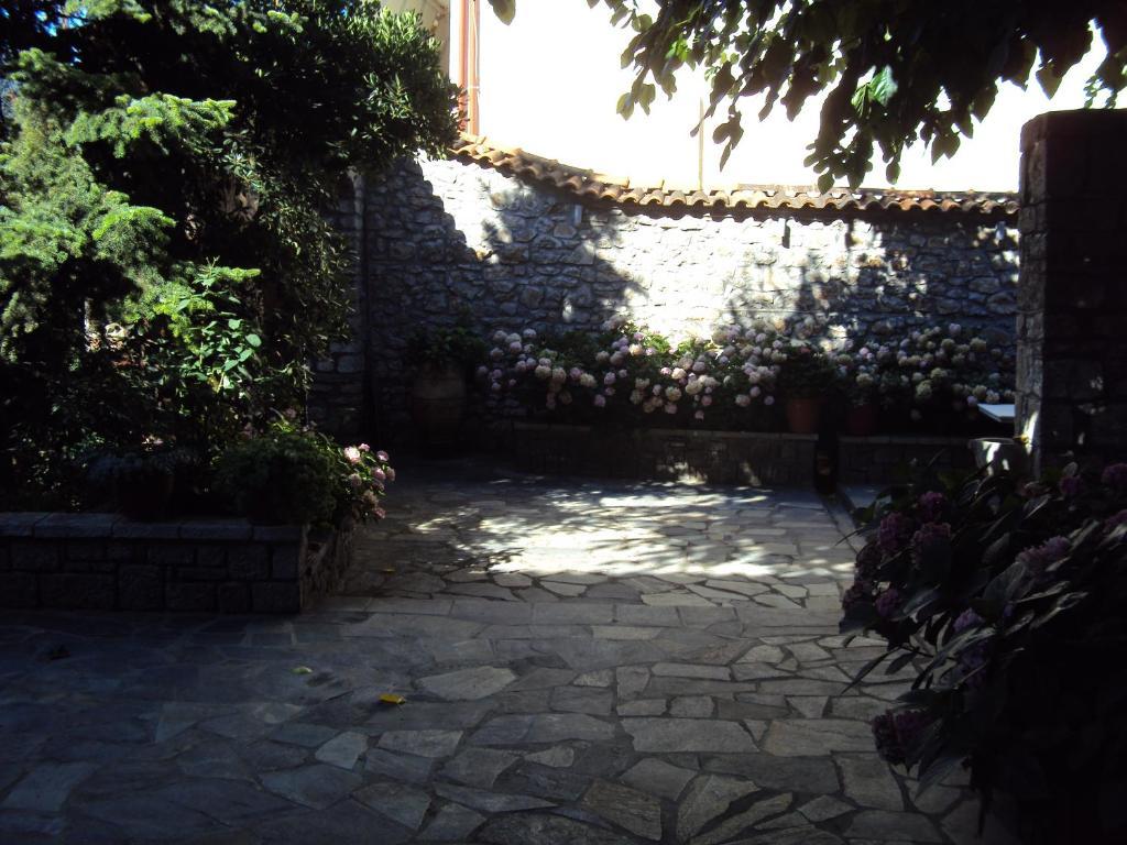 Guesthouse Karahalios โปลีดรอสโซส ภายนอก รูปภาพ