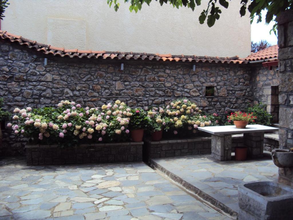 Guesthouse Karahalios โปลีดรอสโซส ภายนอก รูปภาพ