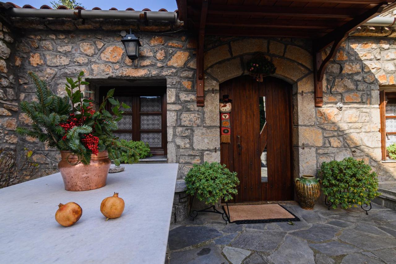 Guesthouse Karahalios โปลีดรอสโซส ภายนอก รูปภาพ