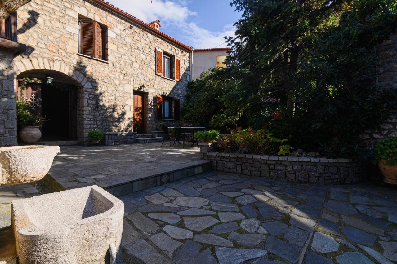 Guesthouse Karahalios โปลีดรอสโซส ภายนอก รูปภาพ
