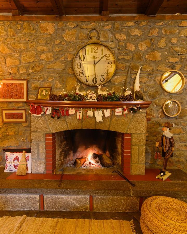 Guesthouse Karahalios โปลีดรอสโซส ภายนอก รูปภาพ