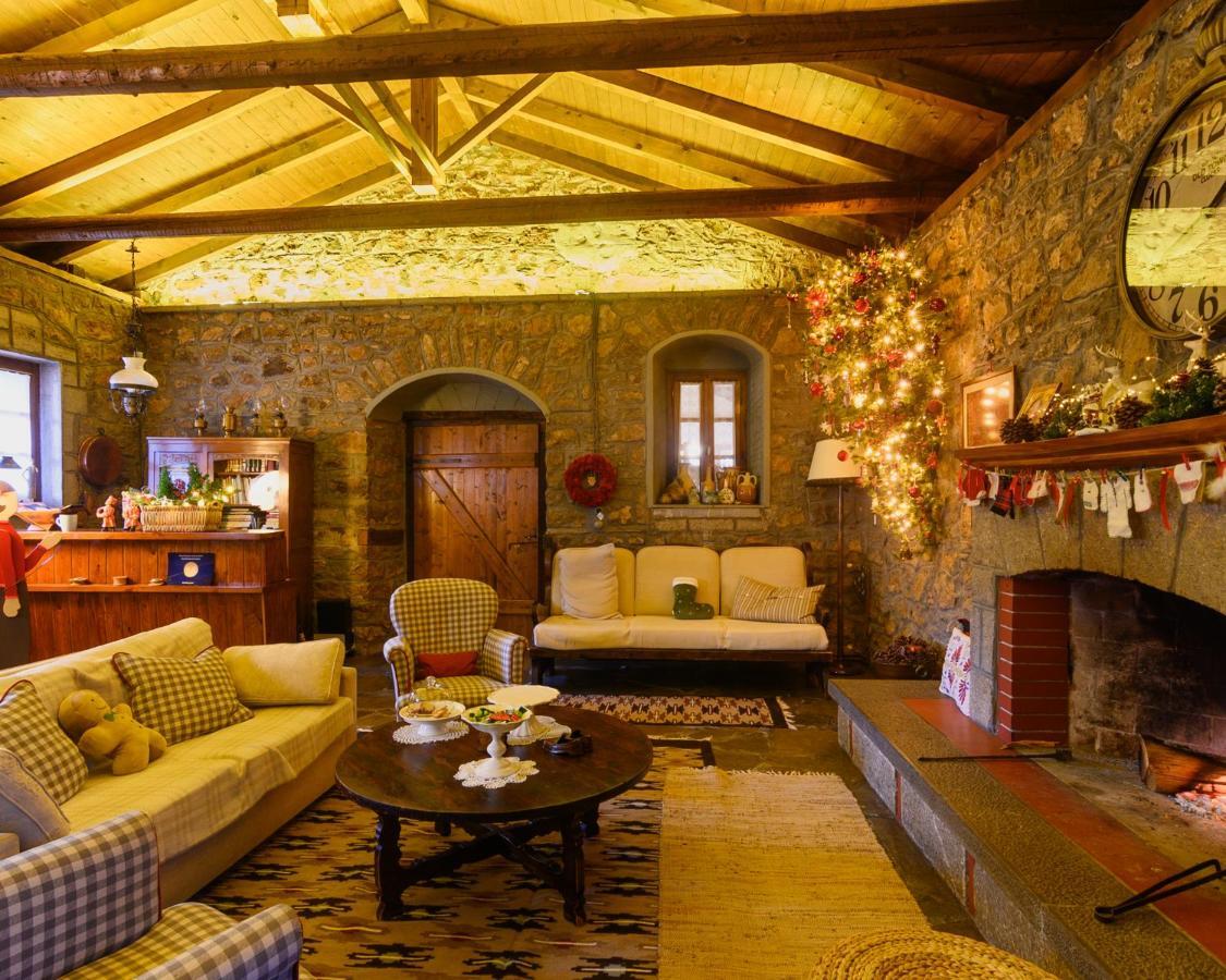 Guesthouse Karahalios โปลีดรอสโซส ภายนอก รูปภาพ