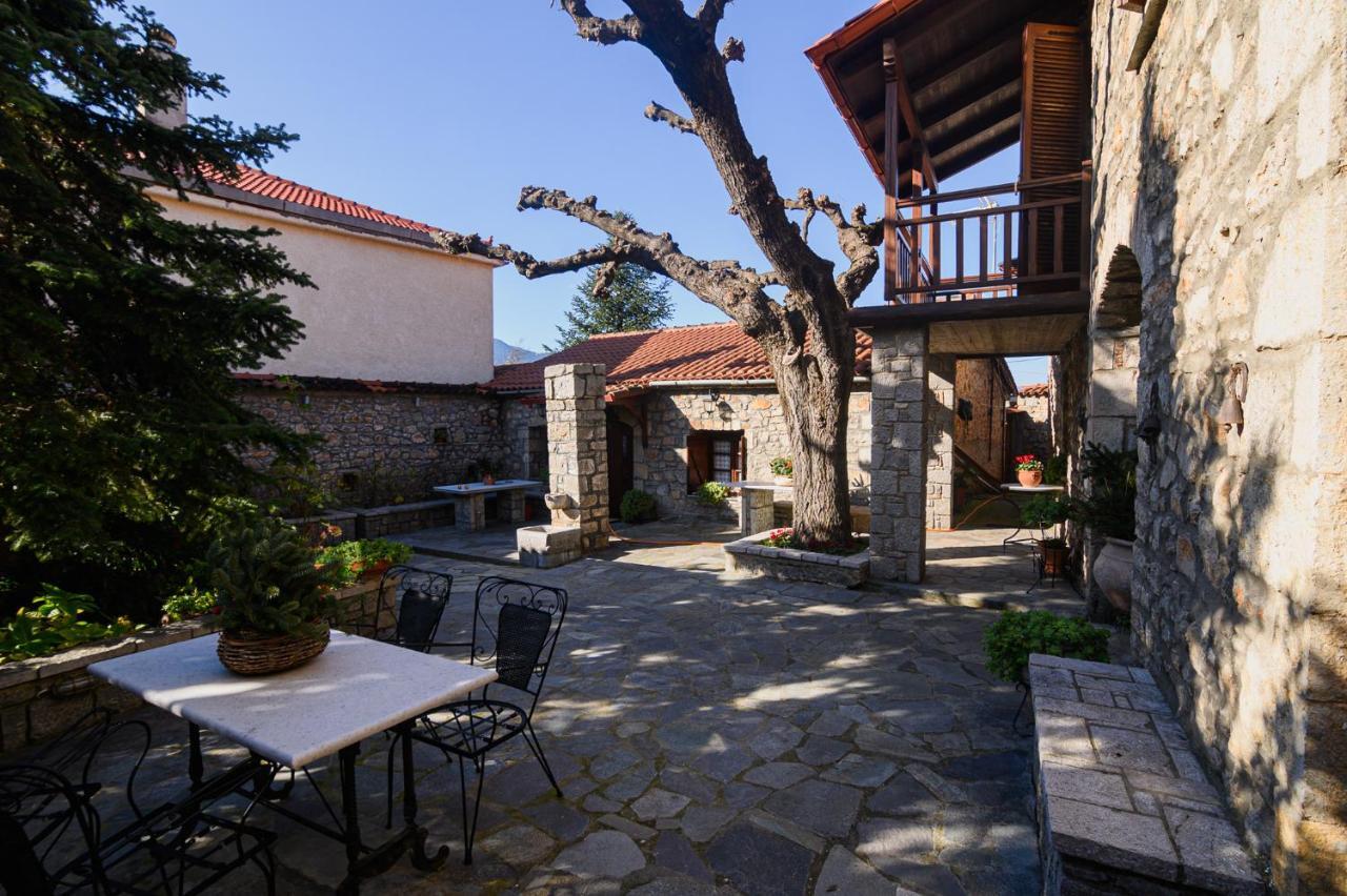 Guesthouse Karahalios โปลีดรอสโซส ภายนอก รูปภาพ