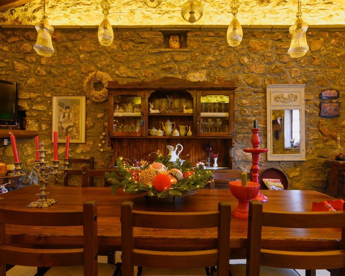Guesthouse Karahalios โปลีดรอสโซส ภายนอก รูปภาพ