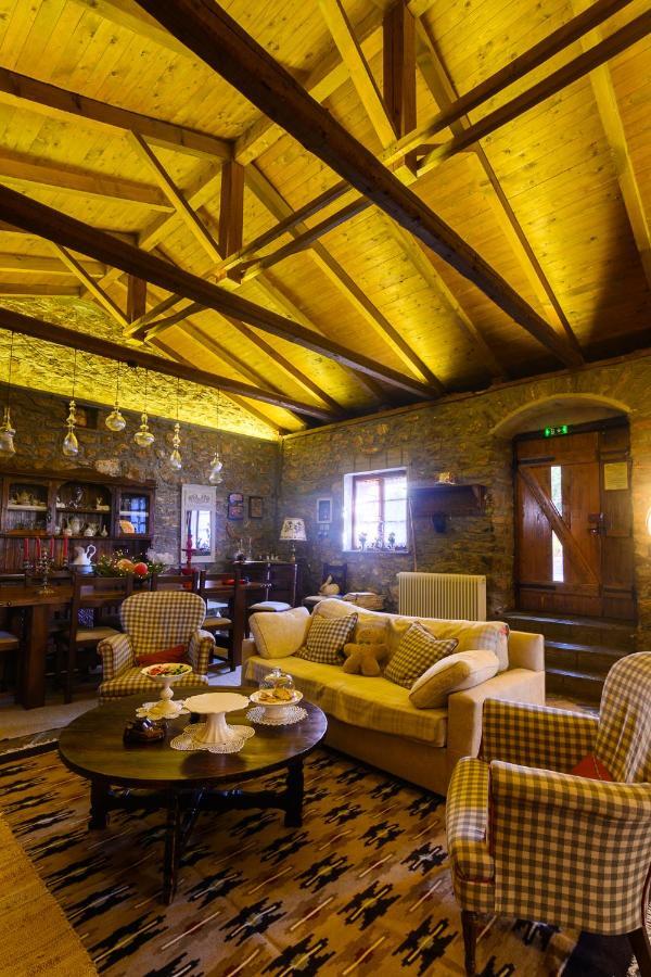 Guesthouse Karahalios โปลีดรอสโซส ภายนอก รูปภาพ